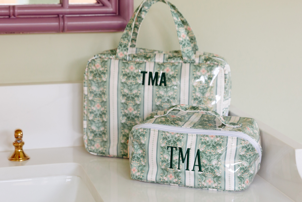 What to Put in a Toiletry Bag: The Ultimate Packing Checklist