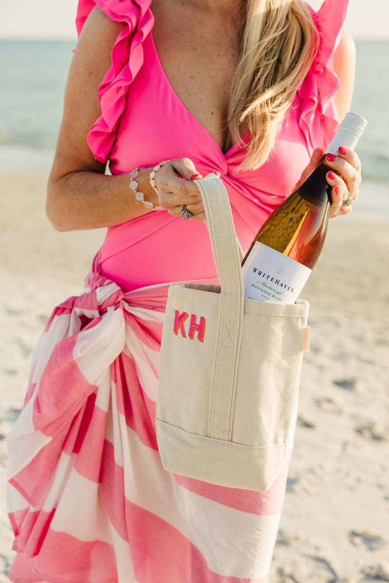 Customizable wine bags with monogram embroidery, perfect for gifting or parties.